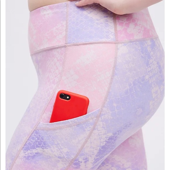 Torrid - Mermaid skin active LEGGING - PERFORMANCE CORE PURPLE SHINE - Picture 2 of 3